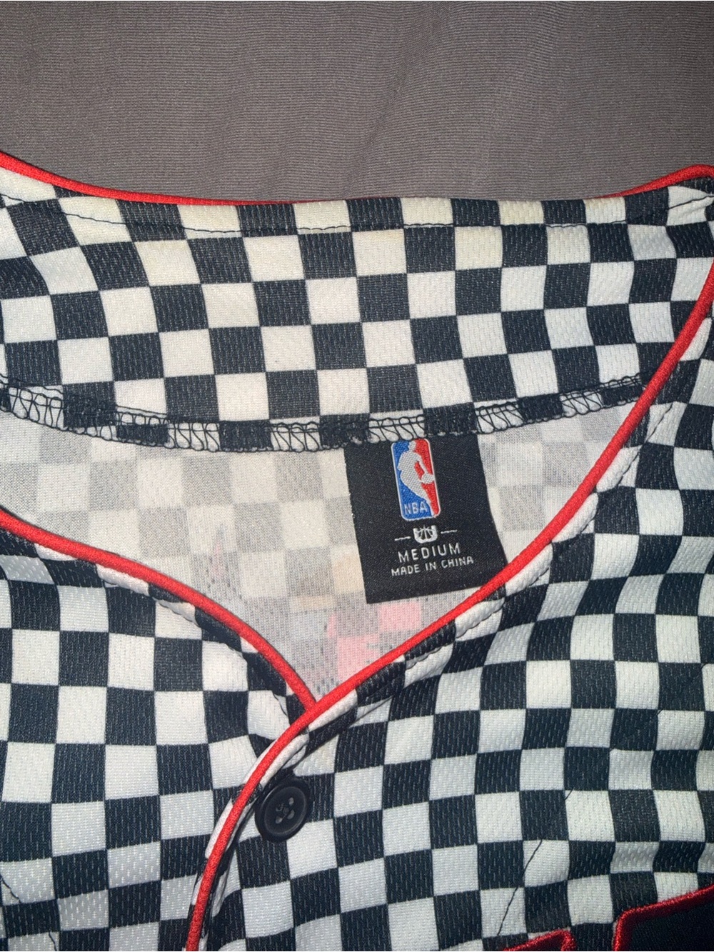 Chicago bulls button up jersey, matching SnapBack hat - Picture 6 of 10
